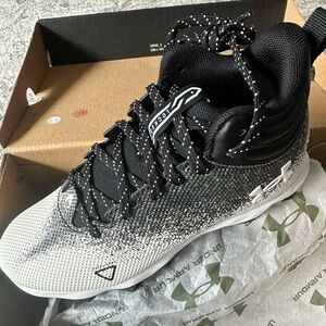 Under Armour Football Cleats size 3.5 - New